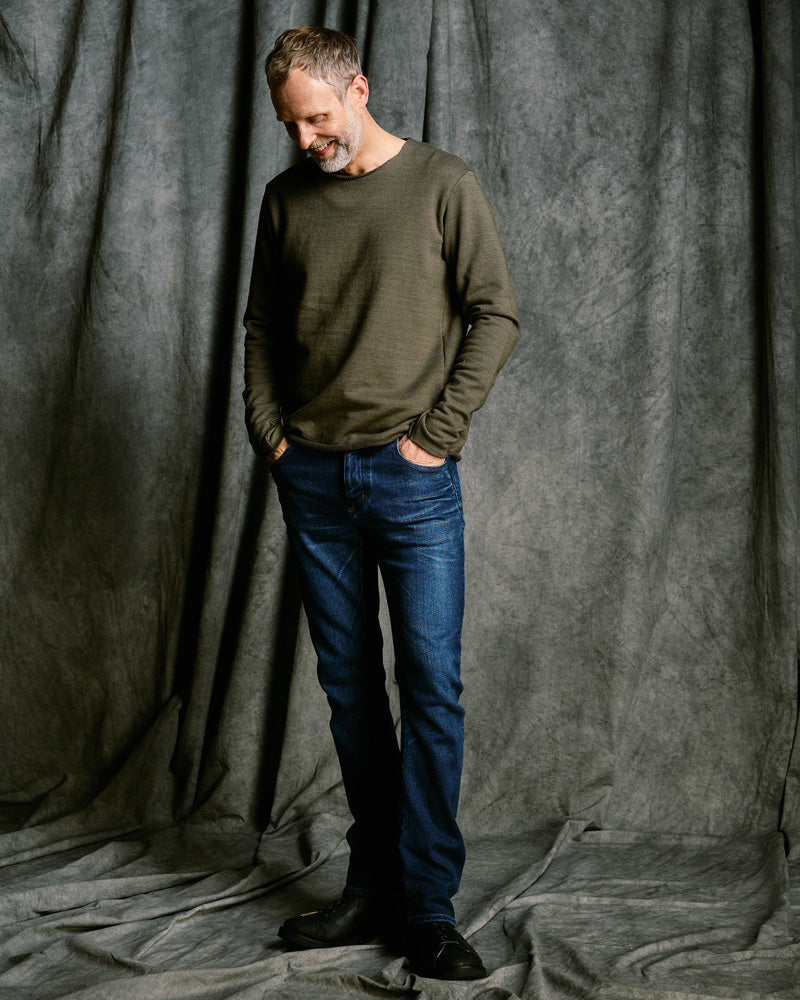 cut-off light sweatshirt
