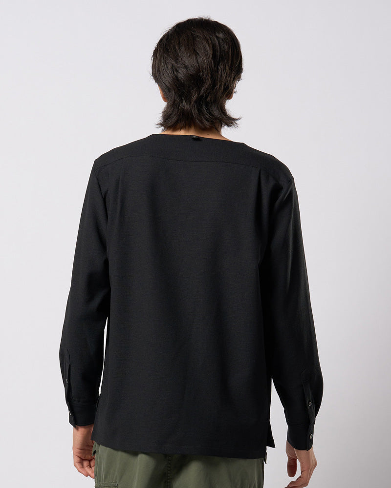 boat V-neck pullover shirt