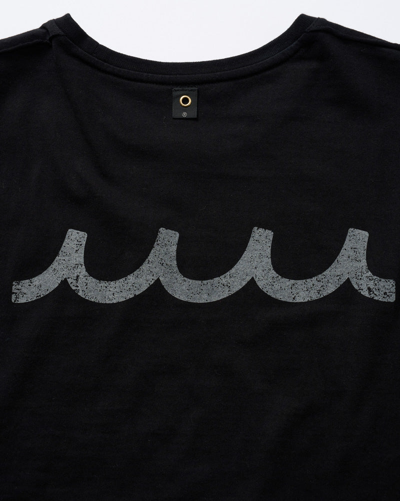 【muta × wjk】cut-off mock-neck L/S(printed)