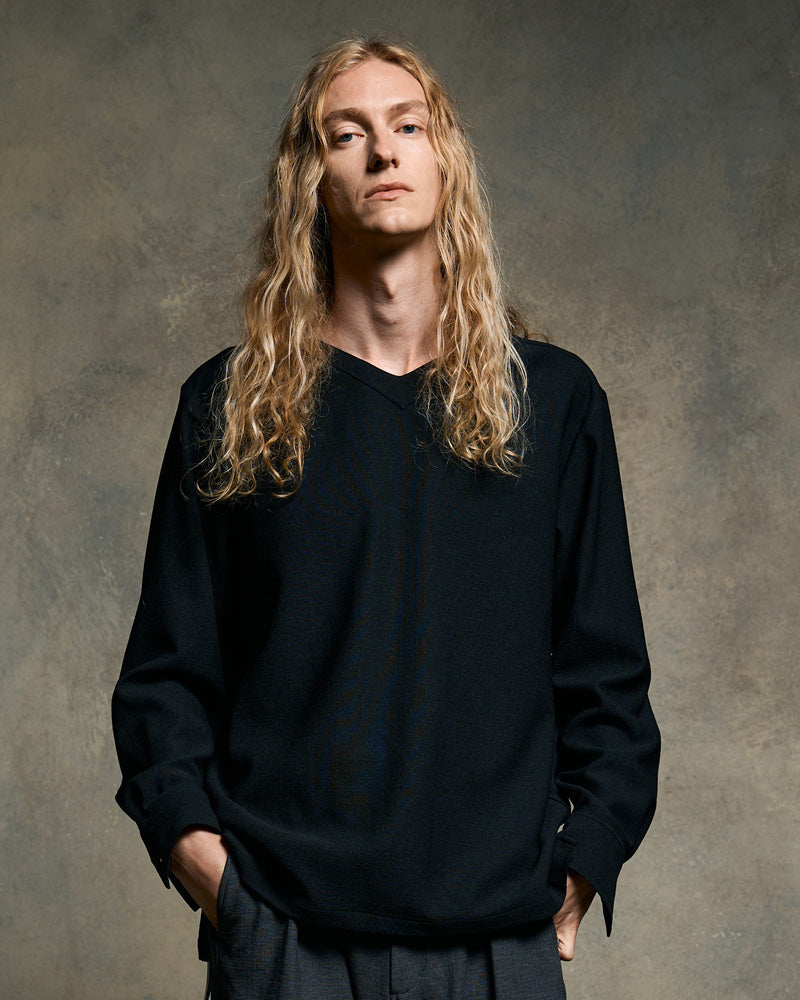 boat V-neck pullover shirt