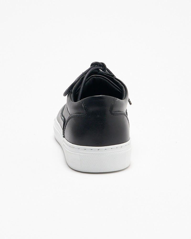 low cut leather sneaker