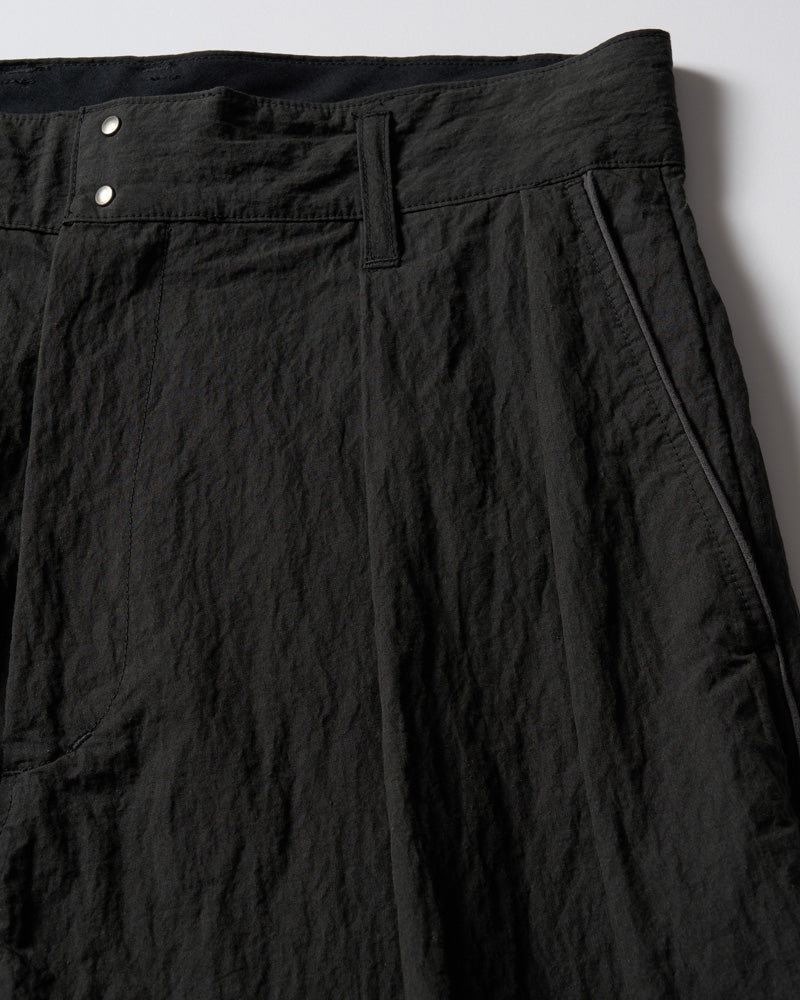 wide tapered slacks