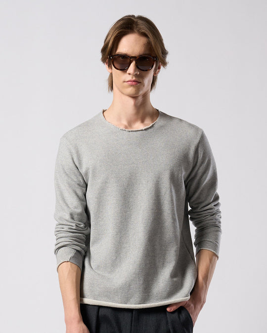 cut-off light sweatshirt