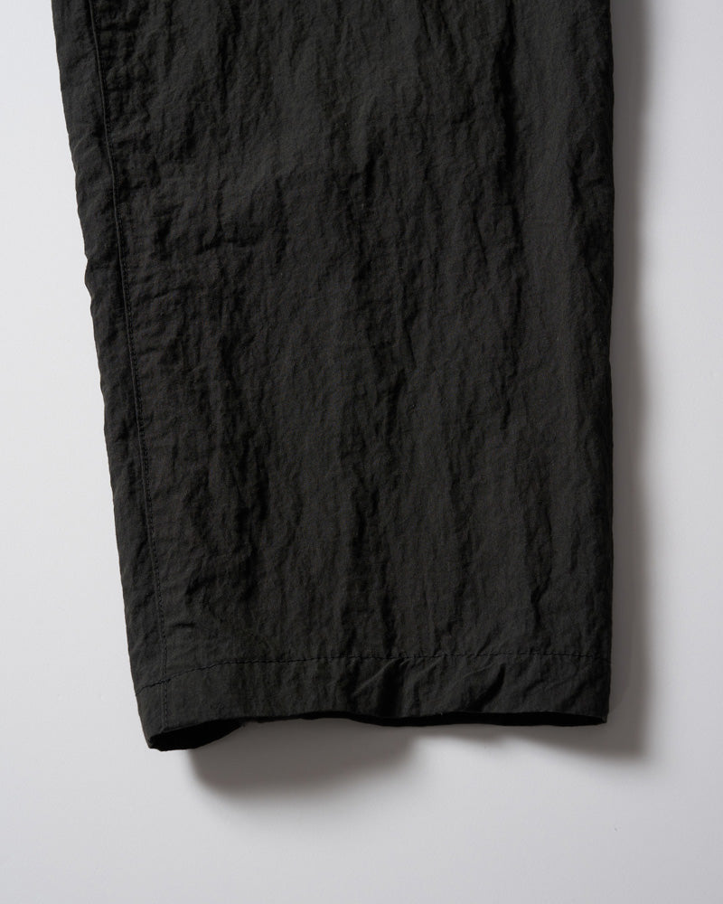 wide tapered slacks