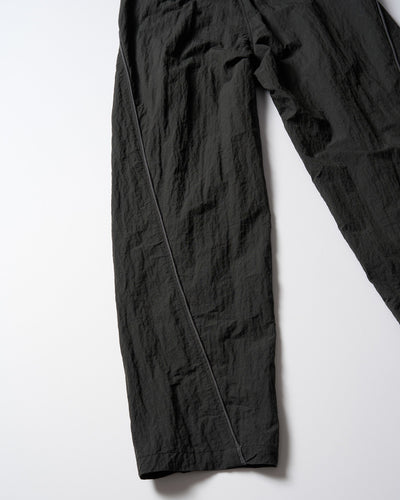 wide tapered slacks