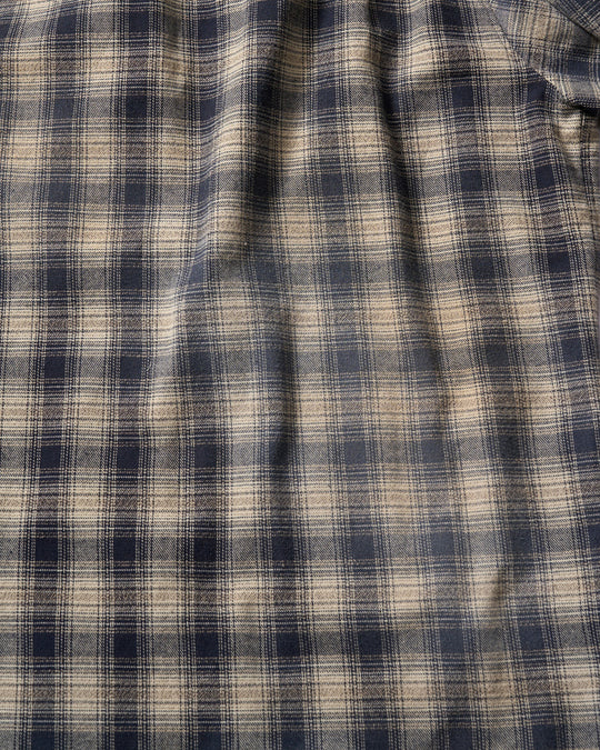 aging loose check shirt