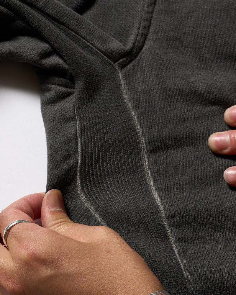 compact urake cut-off line pants