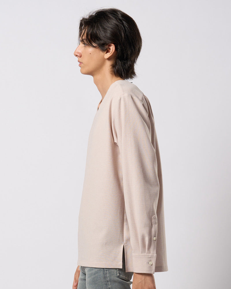 boat V-neck pullover shirt