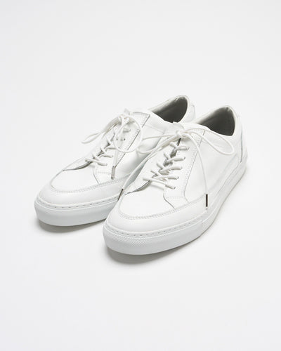 low cut leather sneaker