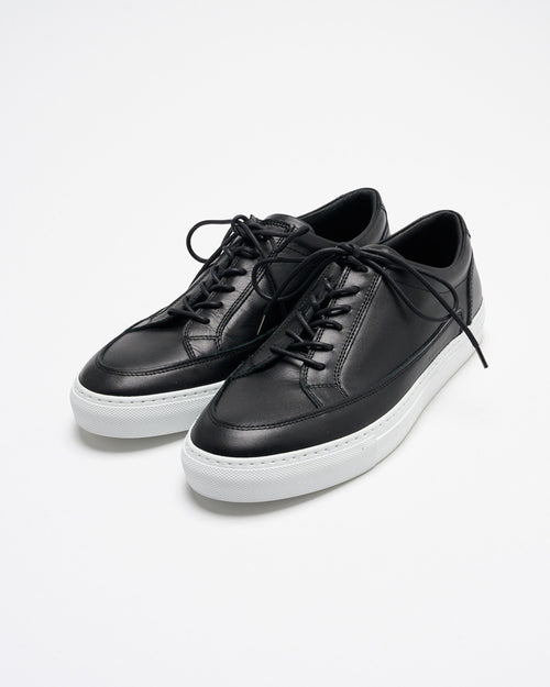 low cut leather sneaker