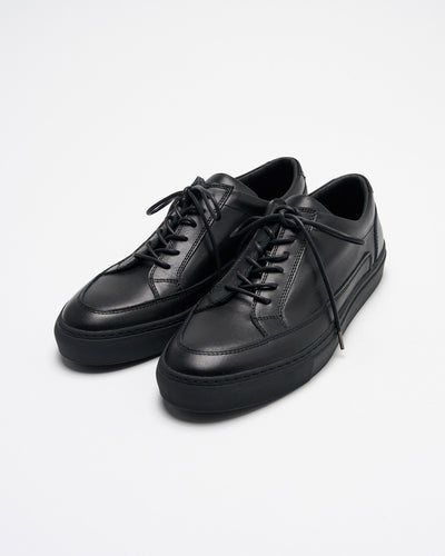 low cut leather sneaker